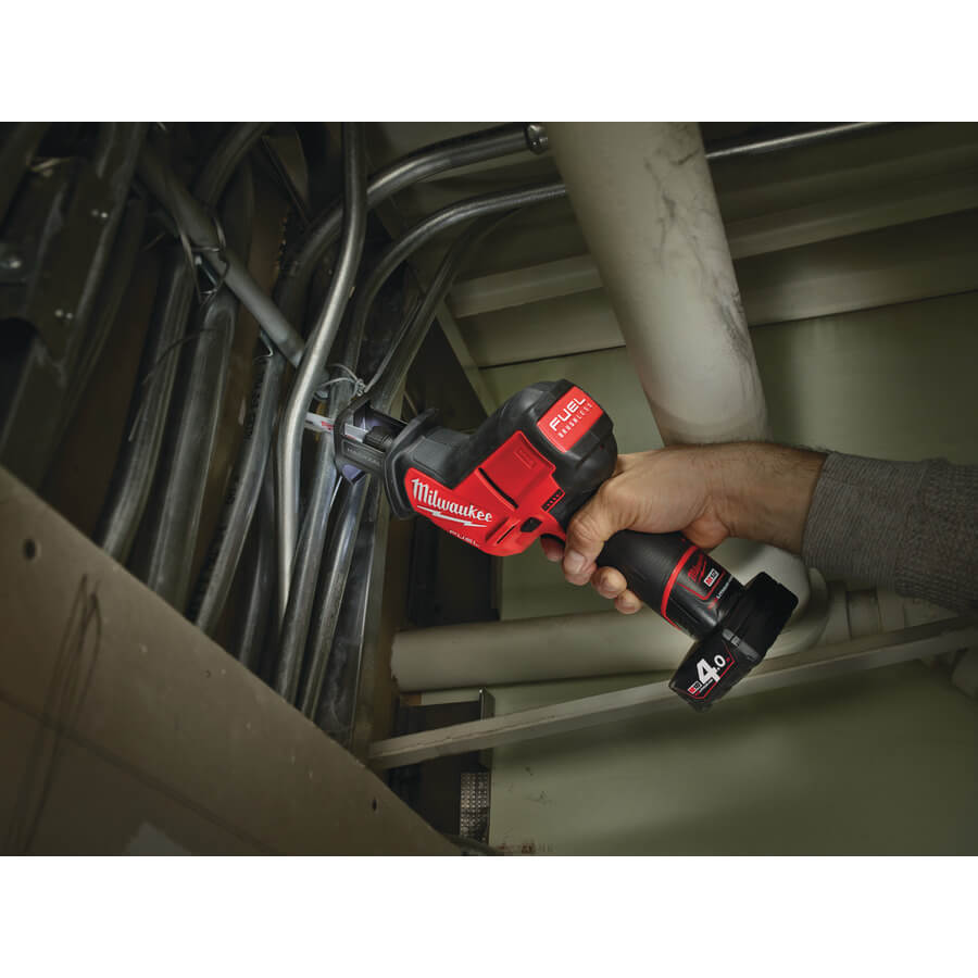 Пила сабельная аккумуляторная MILWAUKEE M12 FUEL CHZ-402C (4933446950)