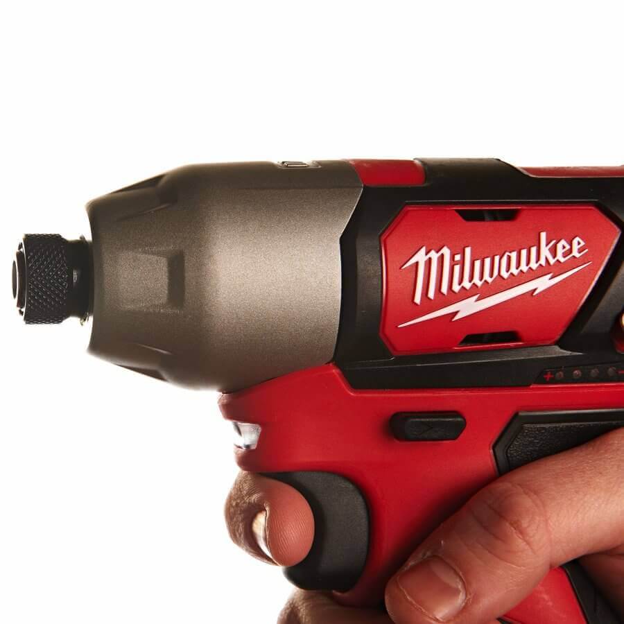 Дрель-шуруповерт импульсный Milwaukee M12 BID-202C (4933441960) [12В, 2x2,0 Ач, кейс]