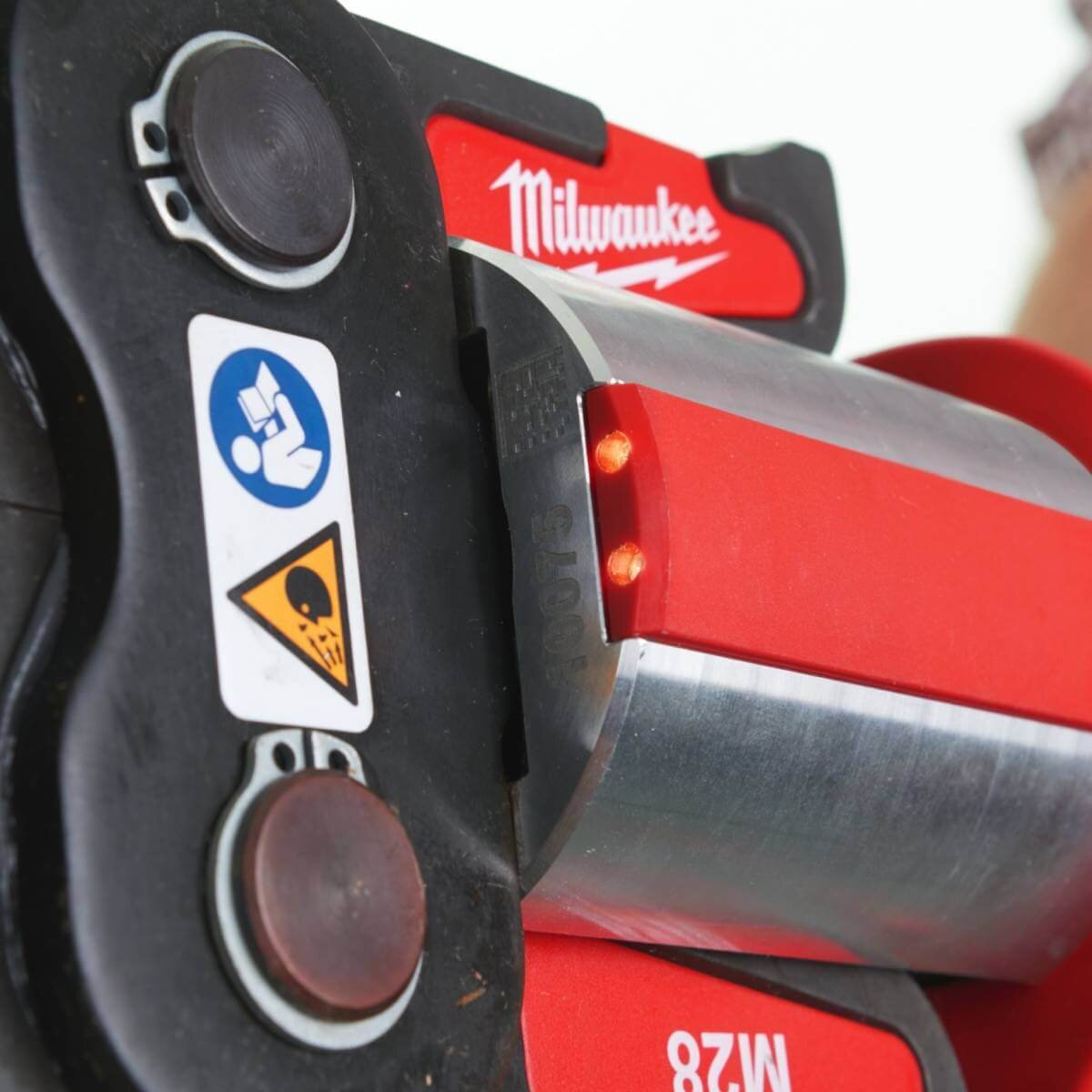 Инструмент для обжима труб гидравлический аккумуляторный MILWAUKEE M18 BLHPT-202C (4933451132)