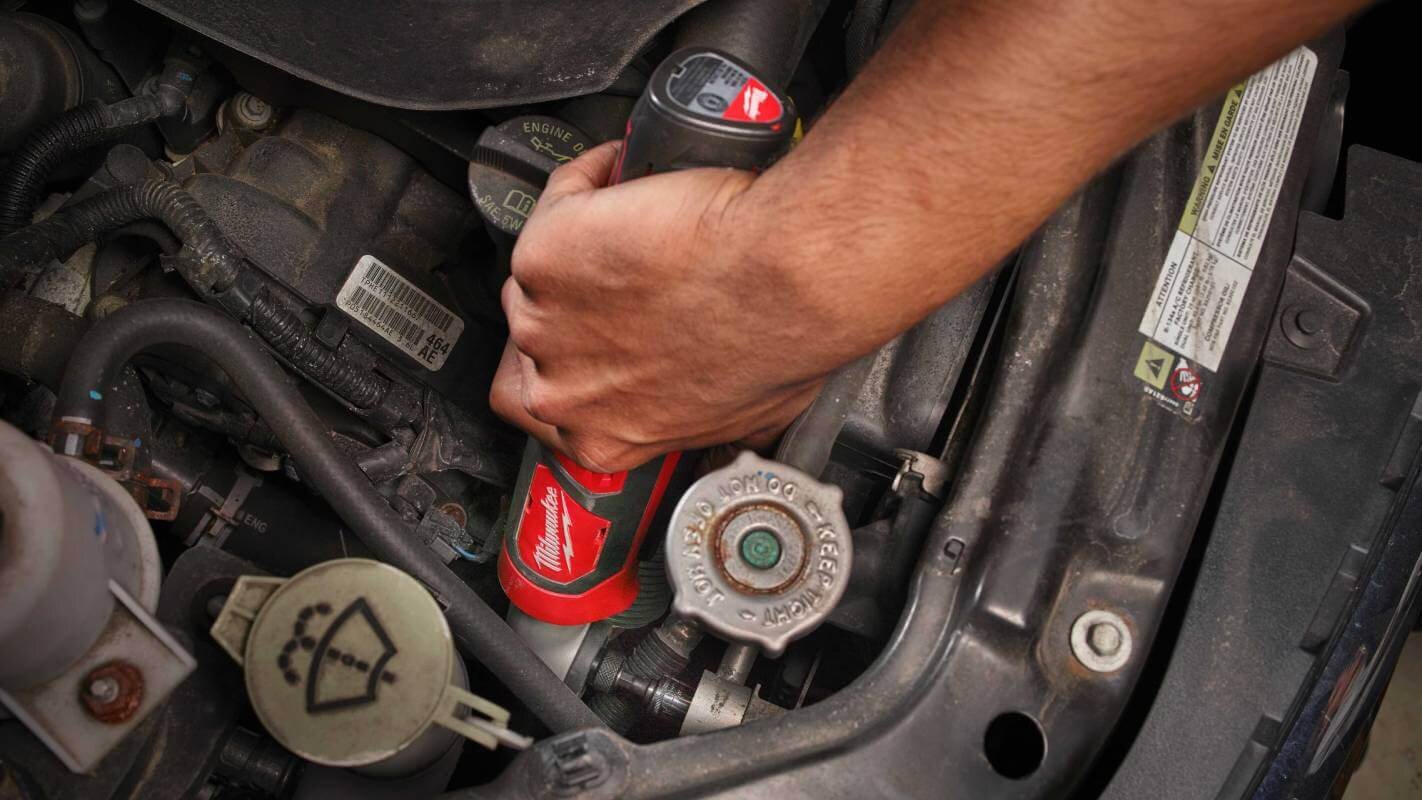 Винтоверт аккумуляторный ударный угловой MILWAUKEE M12 BRAID-0 без АКБ и ЗУ (4933451247)