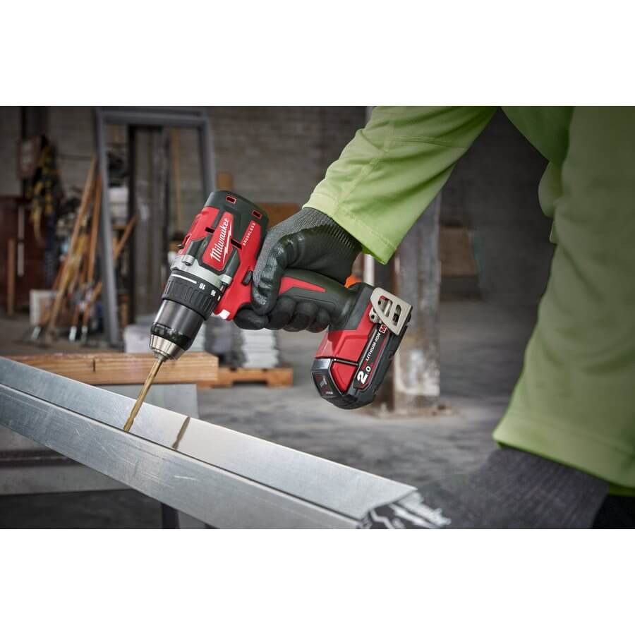 Дрель-шуруповерт Milwaukee M18 CBLDD-202C (4933464317) [18В, 2x2,0 Ач, бесщеточный, кейс]