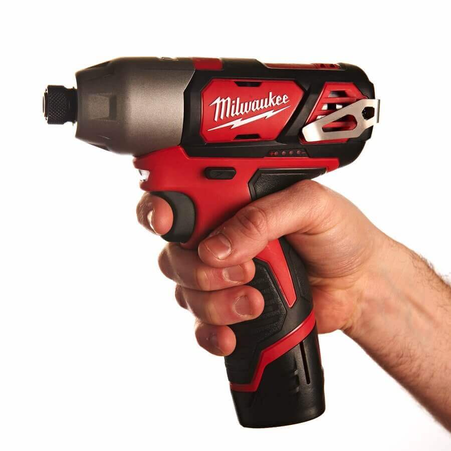 Дрель-шуруповерт импульсный Milwaukee M12 BID-202C (4933441960) [12В, 2x2,0 Ач, кейс]