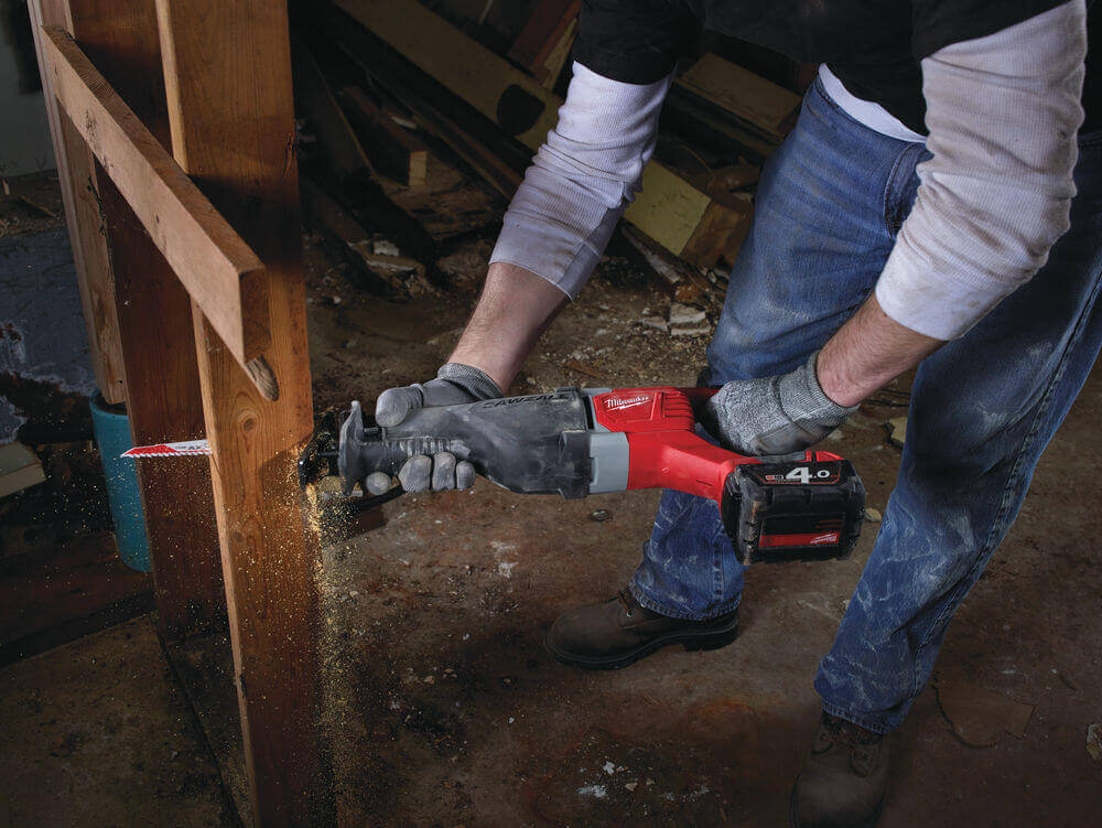 Пила сабельная аккумуляторная MILWAUKEE M18 BSX-402C (4933447285)