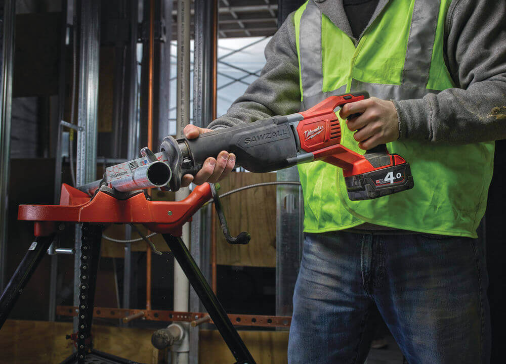 Пила сабельная аккумуляторная MILWAUKEE M18 BSX-402C (4933447285)