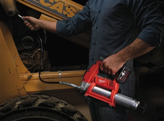 Шприц для смазки аккумуляторный MILWAUKEE M12 GG-401B (4933441675)