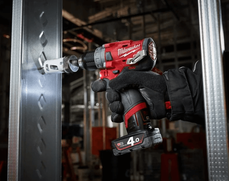 Дрель-шуруповерт MILWAUKEE M12 FDD-202X (4933459816) [12В, 2x2,0 Ач, бесщеточный, кейс]