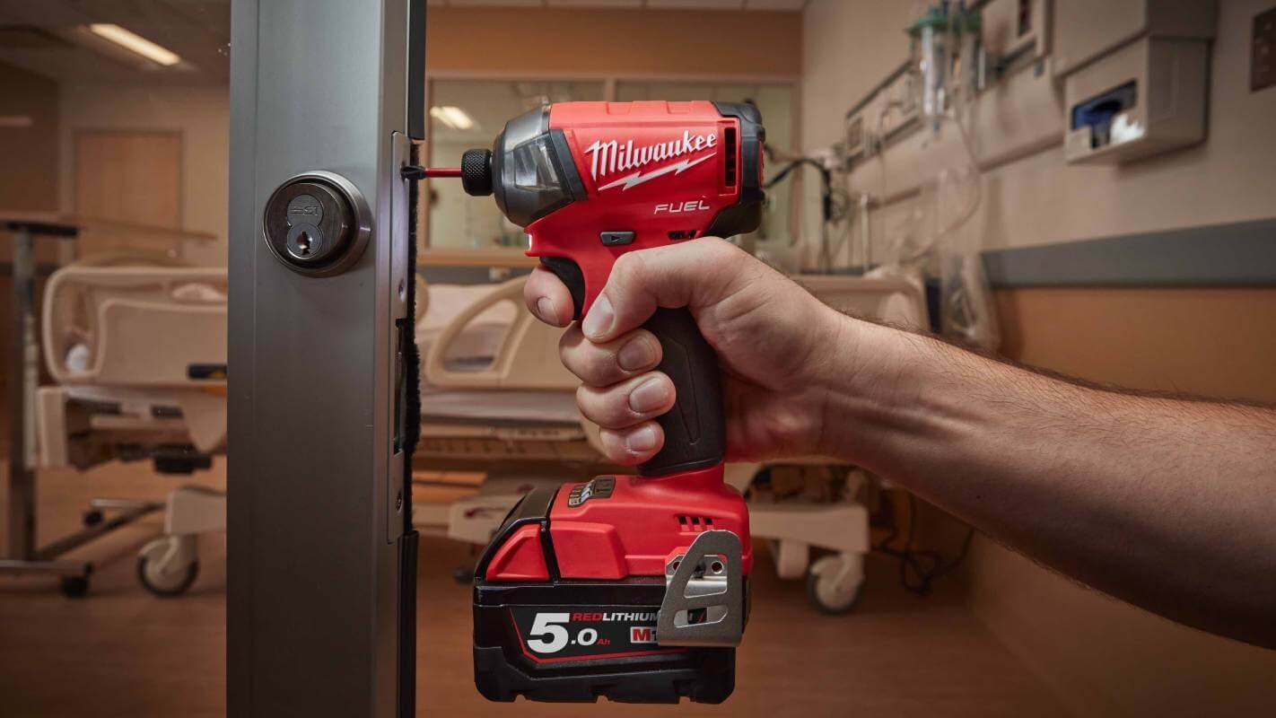 Винтоверт аккумуляторный ударный MILWAUKEE M18 FUEL FQID-0X без АКБ и ЗУ (4933459187)