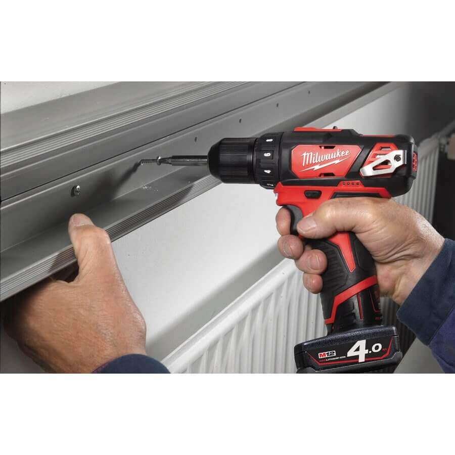 Дрель-шуруповерт Milwaukee M12 BDD-402C (4933441925) [12В, 2x4,0 Ач, кейс]