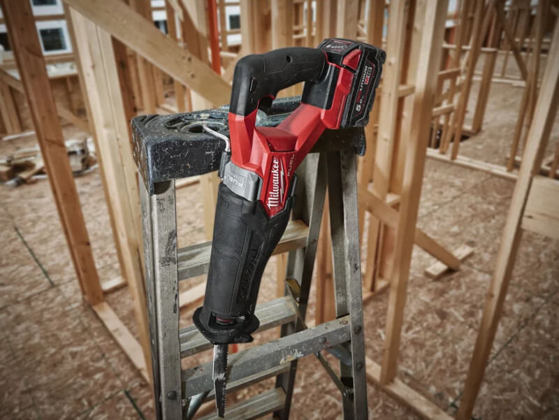 Пила сабельная аккумуляторная MILWAUKEE M18 FSZ-502X FUEL Sawzall (4933478291)