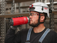 Термос MILWAUKEE PACKOUT CHUG LID красный, 710 мл (4932493465)