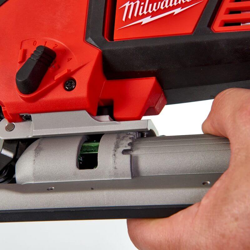 Лобзик аккумуляторный MILWAUKEE M18 BJS-402C (4933451389)