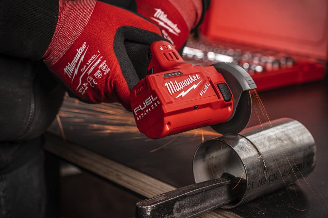 Шлифмашина угловая аккумуляторная MILWAUKEE M12 FUEL FCOT-422X (4933464619)