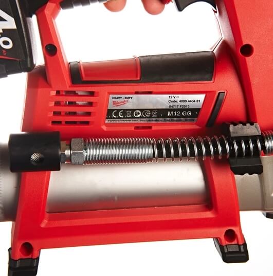 Шприц для смазки аккумуляторный MILWAUKEE M12 GG-401B (4933441675)