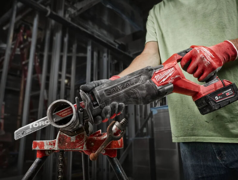 Пила сабельная аккумуляторная MILWAUKEE M18 FSZ-502X FUEL Sawzall (4933478291)