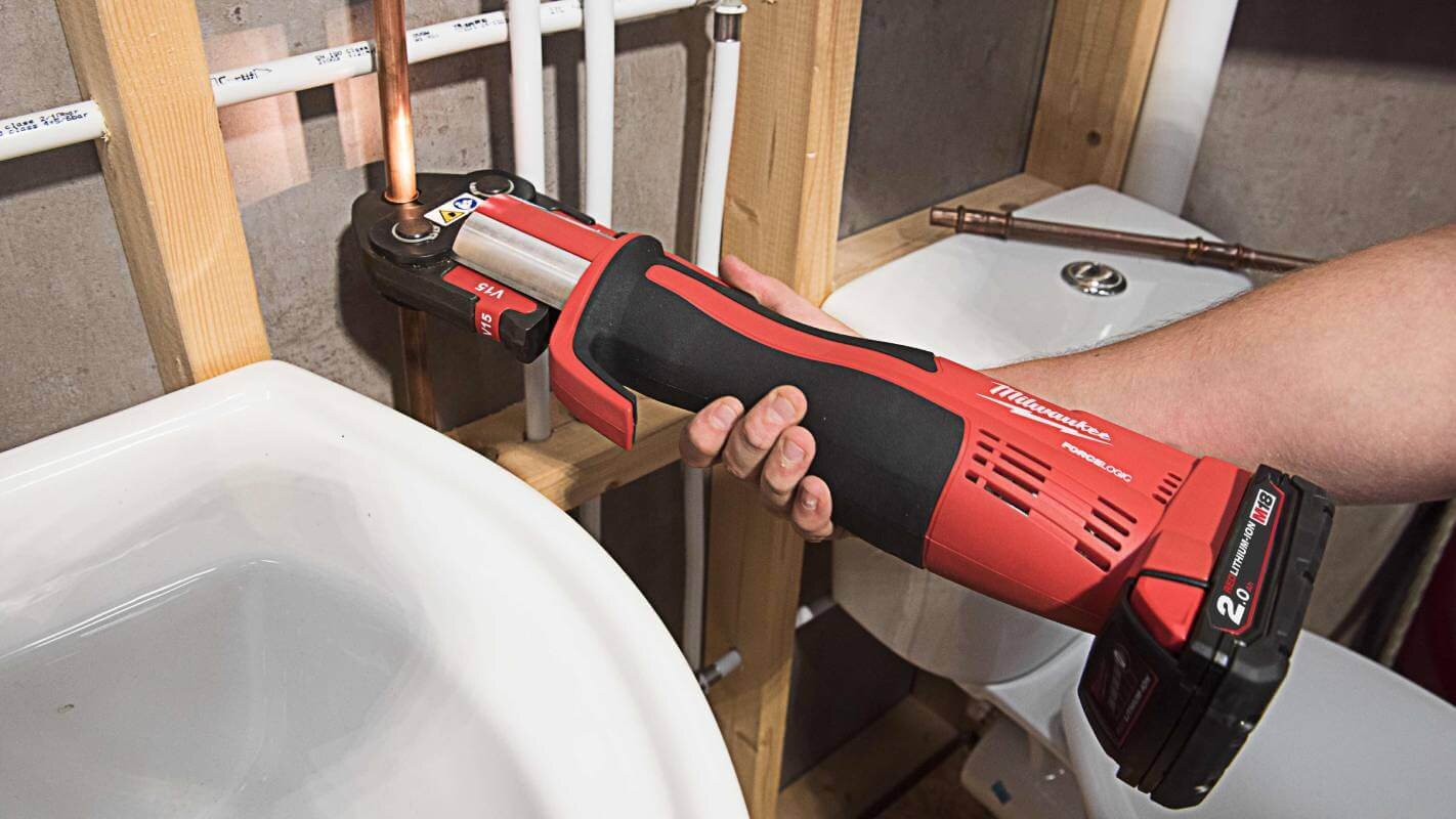 Инструмент для обжима труб гидравлический аккумуляторный MILWAUKEE M18 BLHPT-202C TH-SET +оснастка (4933451135)