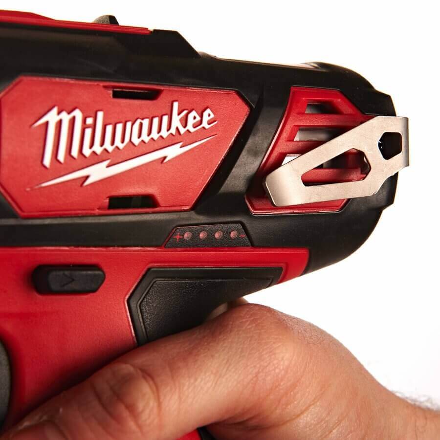 Дрель-шуруповерт Milwaukee M12 BDD-402C (4933441925) [12В, 2x4,0 Ач, кейс]