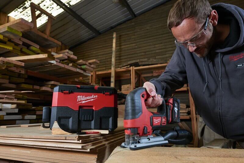 Лобзик аккумуляторный MILWAUKEE M18 BJS-402C (4933451389)