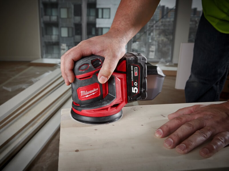 Шлифмашина эксцентриковая (орбитальная) аккумуляторная MILWAUKEE M18 BOS125-502B (4933464229)