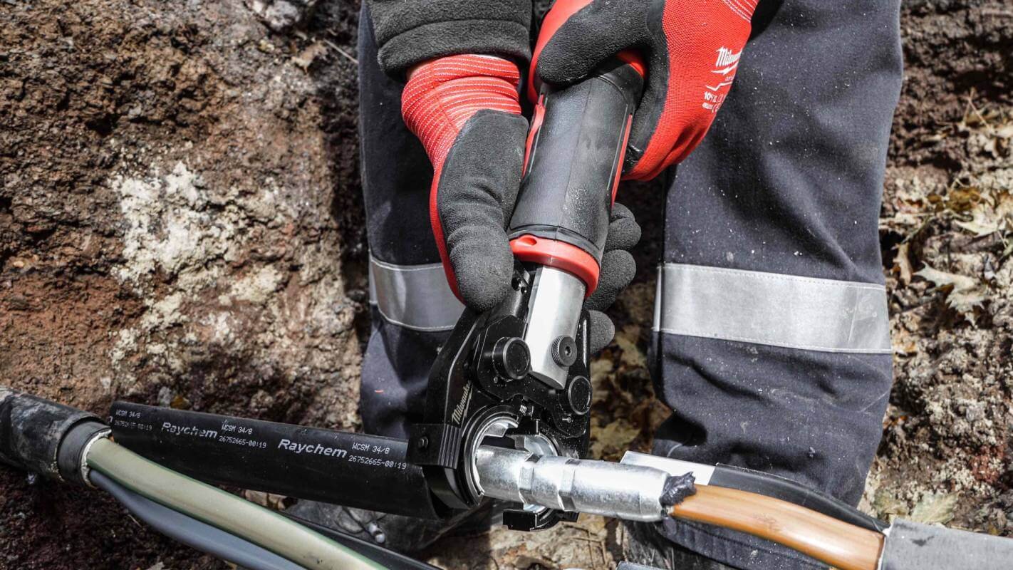 Инструмент для обжима кабеля гидравлический аккумуляторный MILWAUKEE M18 HCCT-201C (4933451194)