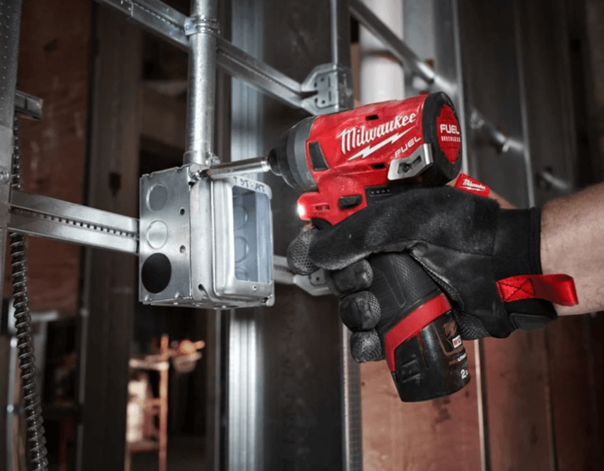 Винтоверт аккумуляторный ударный MILWAUKEE M12 FUEL FID-202X (4933459823)