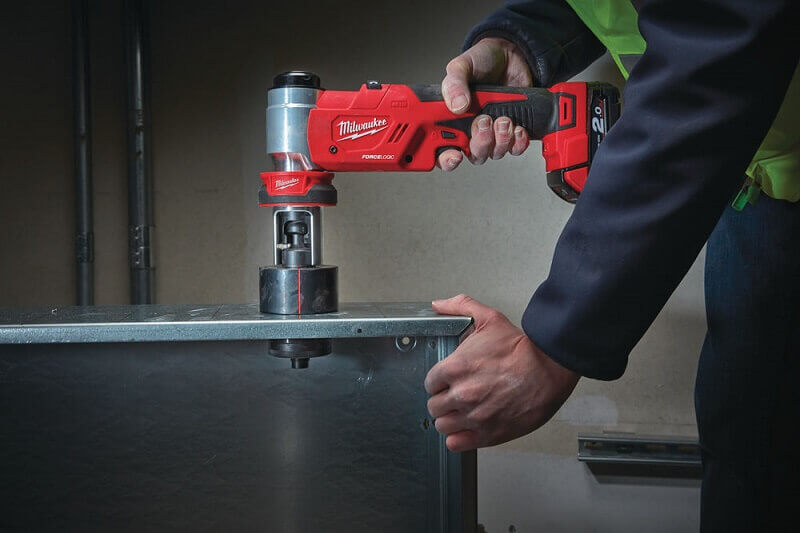 Пробойник гидравлический аккумуляторный MILWAUKEE M18 HKP-201CA (493345120)
