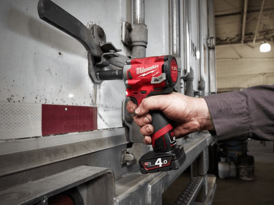 Гайковерт аккумуляторный ударный MILWAUKEE M12 FUEL FIWF12-422X (4933464616)