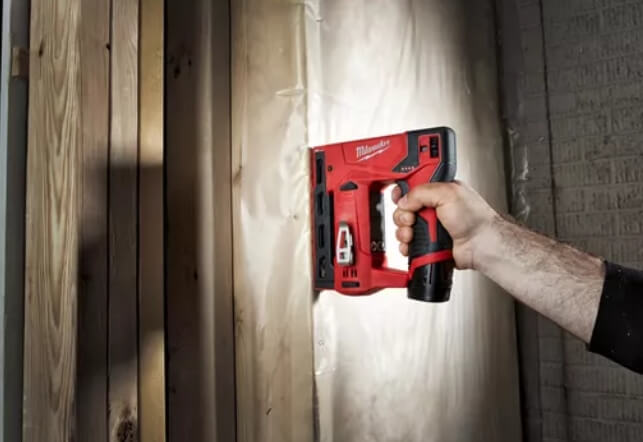 Степлер аккумуляторный MILWAUKEE M12 BST-202X (4933459635)