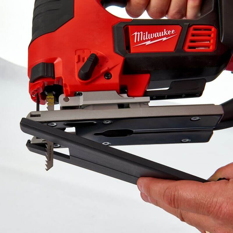 Лобзик аккумуляторный MILWAUKEE M18 BJS-402C (4933451389)