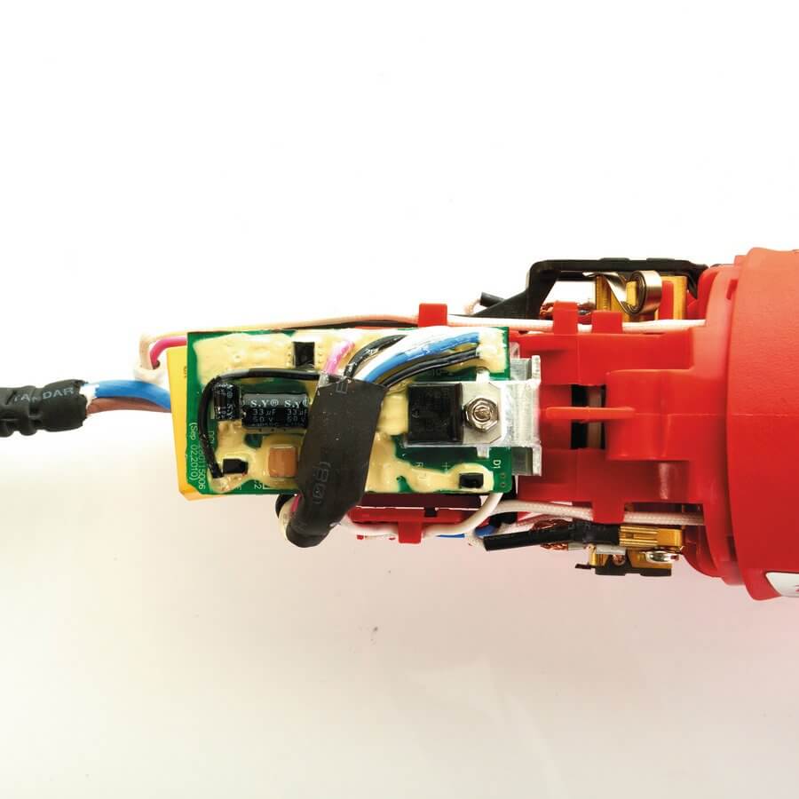 Шлифмашина угловая MILWAUKEE AGV 17-125 XC (4933449850)